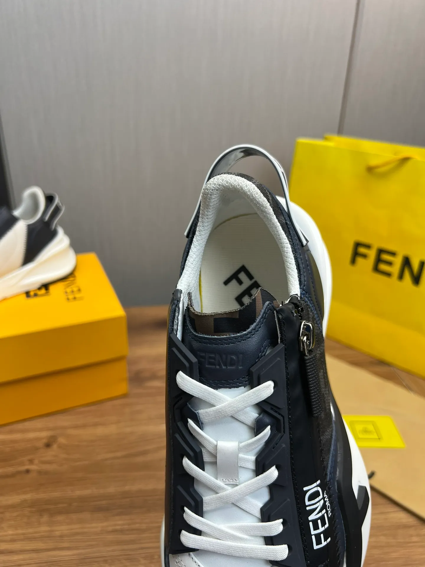 Men's men's shoes💰520💰 Fendi [Fendi] hot style is on the market🔥Fashionable casual men's shoes🔱Made of original brand fly knit fabric. Original cowhide + breathable mesh lining + sheepskin feet. Perfect shape and top quality, you deserve it🔜Original rubber outsole, ultra-light, non-slip and wear-resistant👣 Standard size 38-44